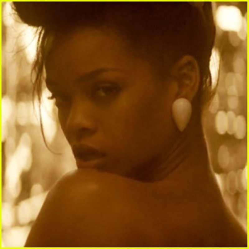 Rihanna sorprende en su nuevo  videoclip