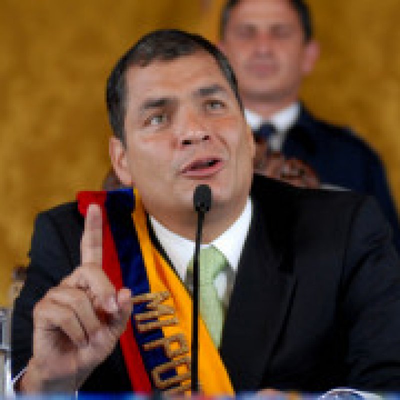 Liveran a Rafael Correa con Sangre y Fuego